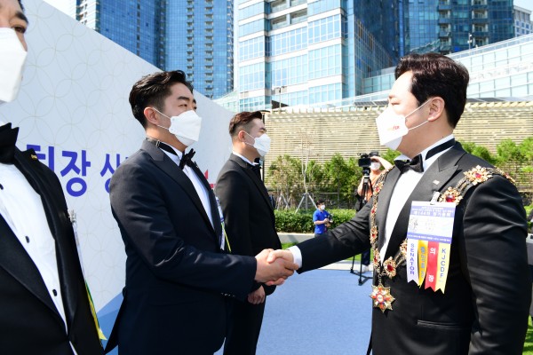 8ee2a06b355e289e705de72409bff879_1622521